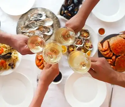 Perché si beve il vino bianco con il pesce?