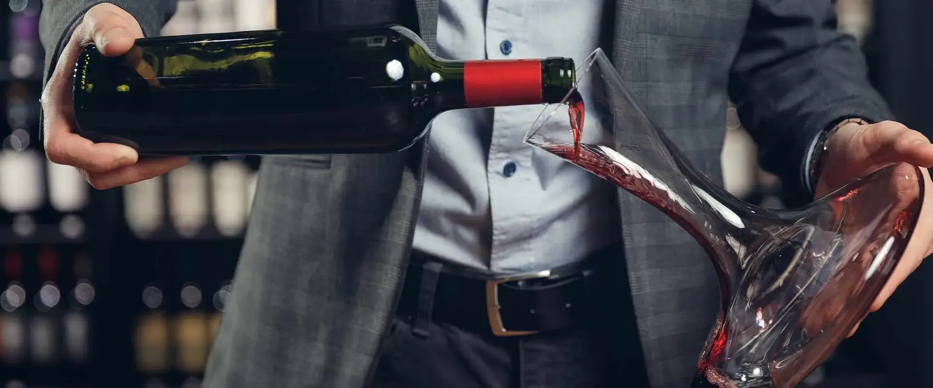 Come versare vino in decanter