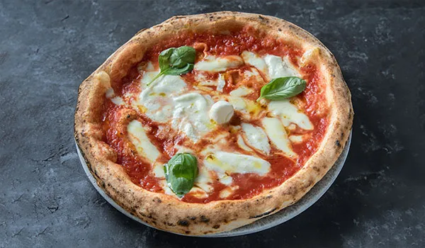 pizza mozzarella bufala con vino pizza mozzarella bufala con vino