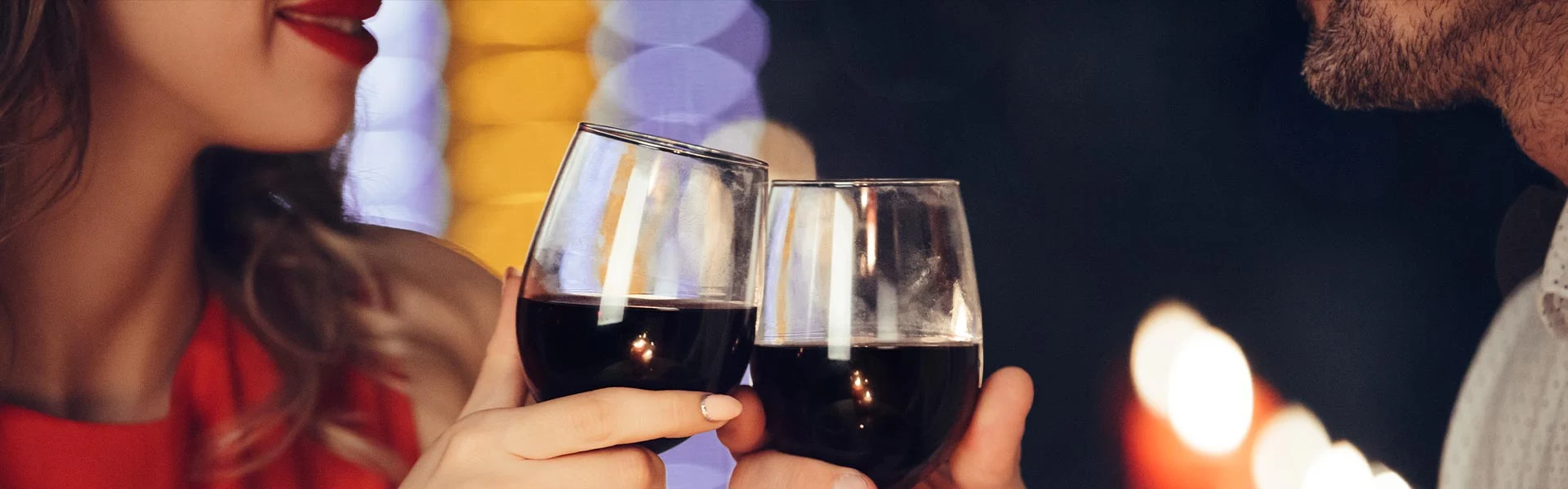 vino cena romantica innamorati
